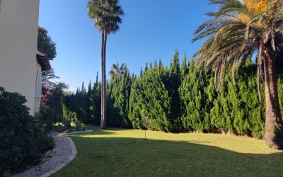Villa, Mediterranean style, in Sierra de Altea Golf, with a beautiful flat garden.